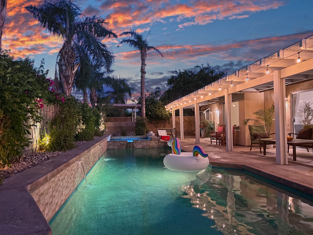 7 Bdrm & 5.5 Bth, Amazing for Large Groups 2 Pools